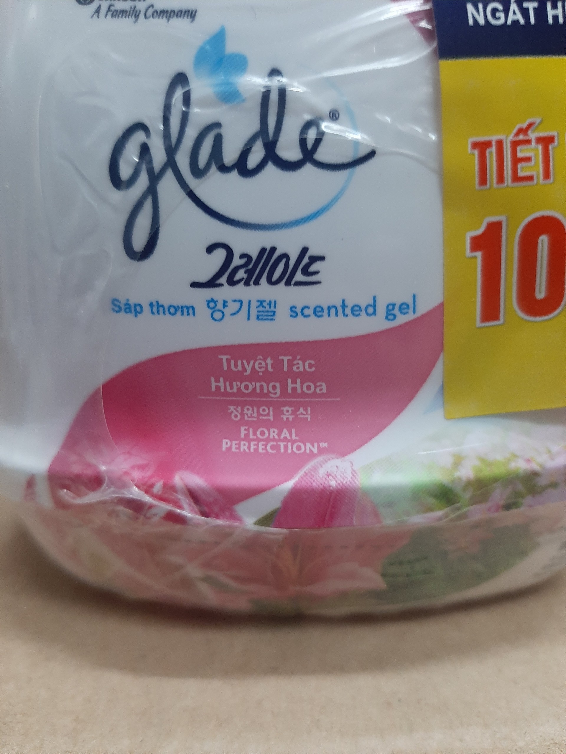 Sáp thơm Glade hương hoa lily 180g