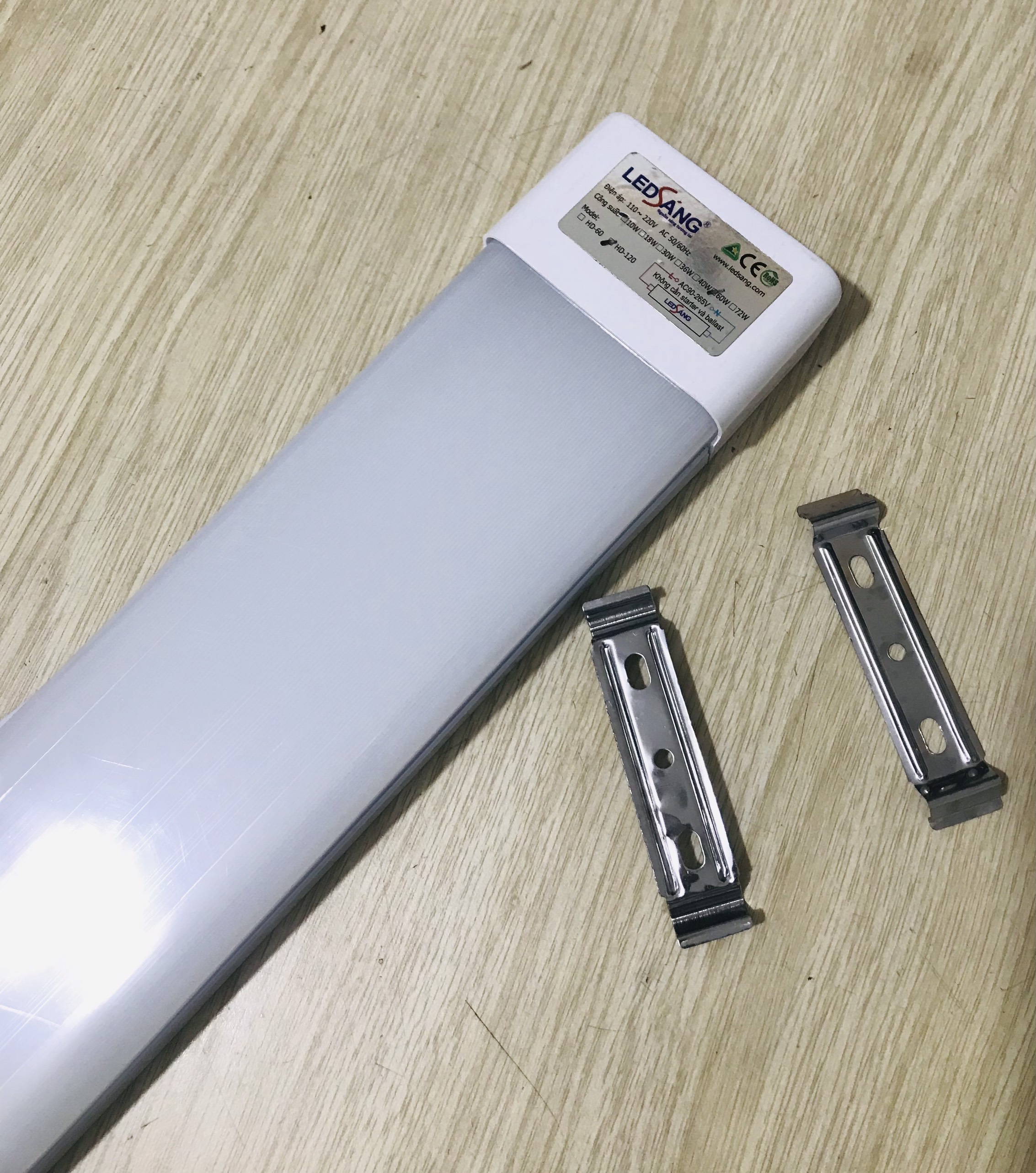 Đèn tuýp Led chống bụi 1.2m 40w - 60w - Đèn led bán nguyệt 1.2m - Bóng đèn led 1.2m siêu sáng - Bóng đèn led 0.6m siêu sáng