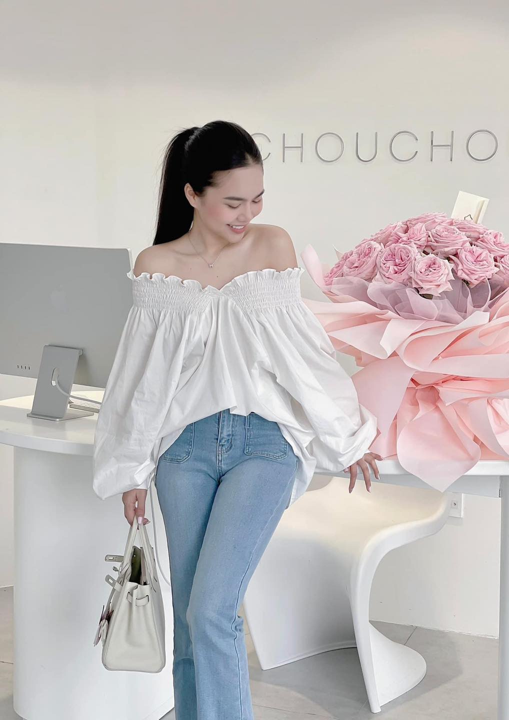 Áo cổ V nhún thun form rộng oversize