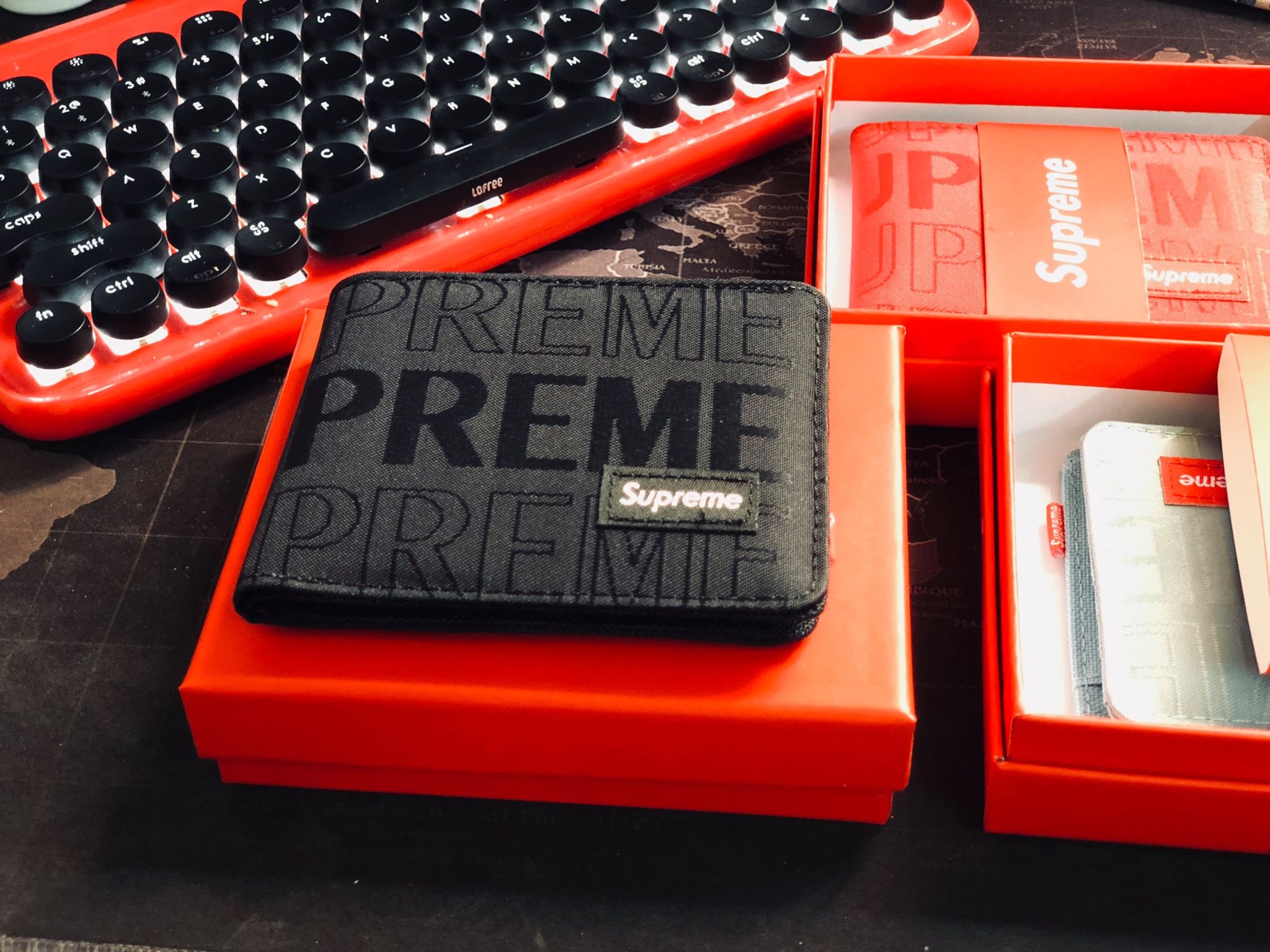 [Full Box] Ví Gập Supreme Box Logo Chìm Wallet