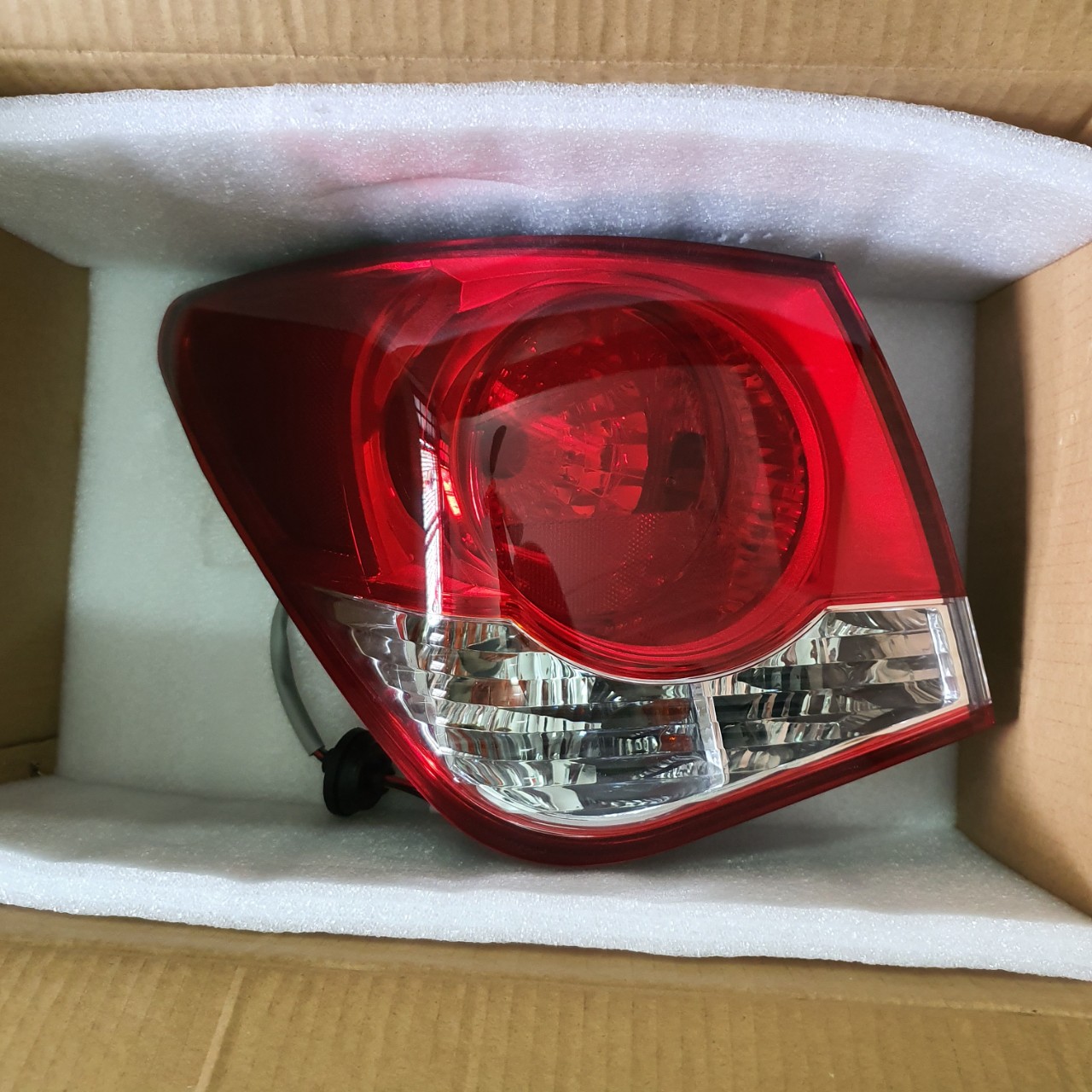 Đèn hậu Cruze 2010 ( Mảnh ngoài )