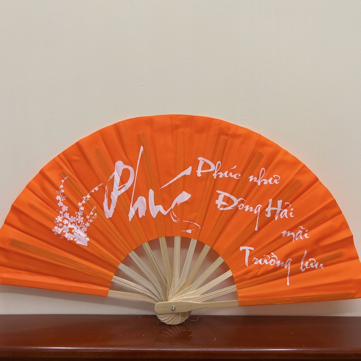 Quạt vải cầm tay vẽ thư pháp
