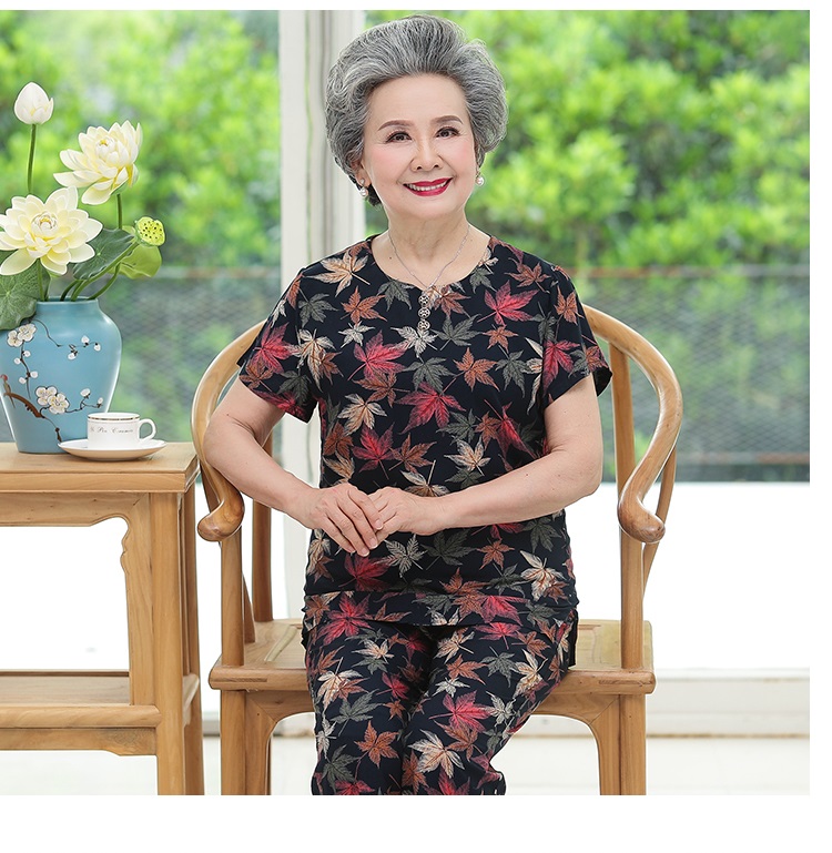 Bộ quần áo cho người già