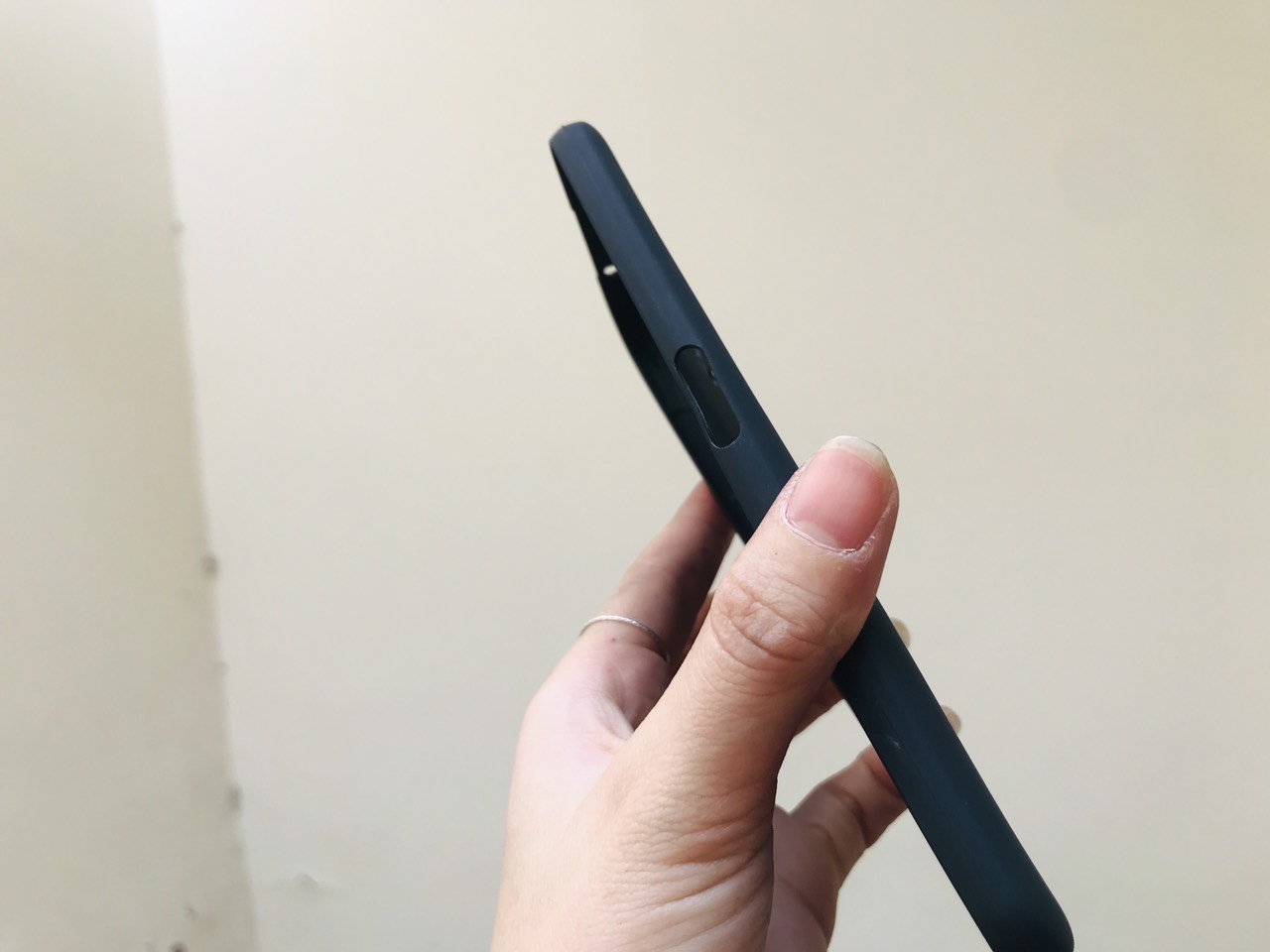 Ốp dẻo đen chống bẩn cho Vsmart ARIS