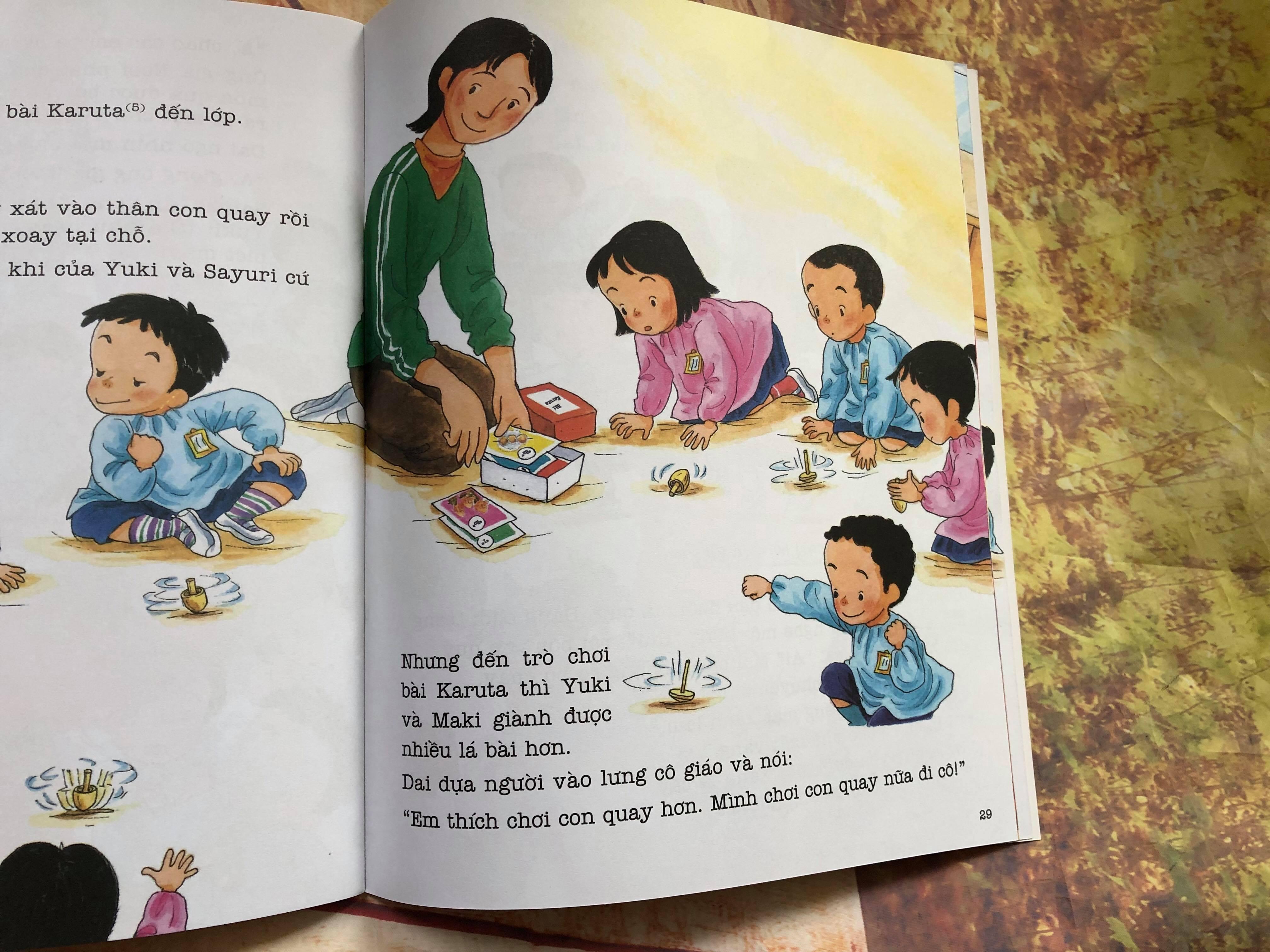SÁCH - Bốn Mùa Ở Nhà Trẻ