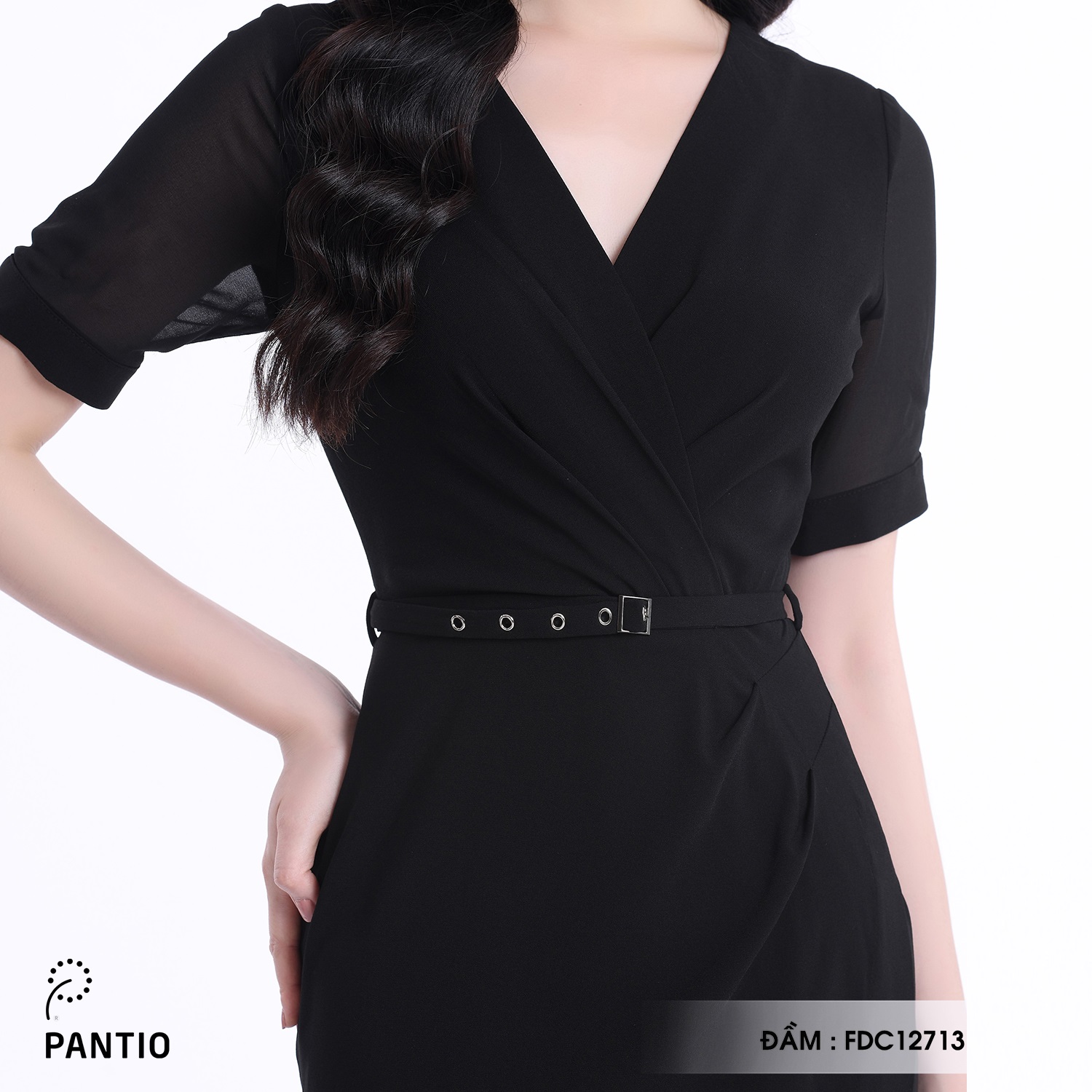 Đầm công sở cổ V kiểu dáng đặc biệt FDC12713 - PANTIO