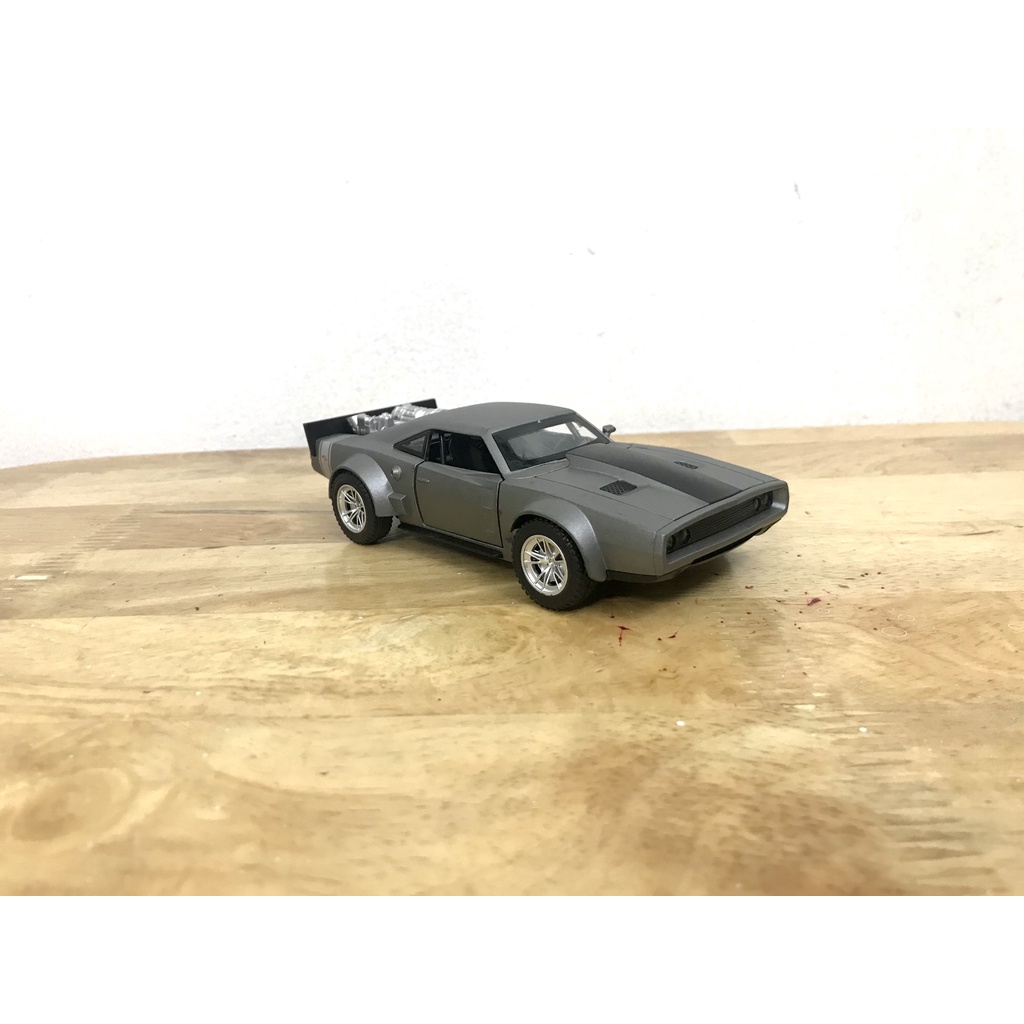 Mô hình xe Dodge Ice Charger  _ Tỷ lệ 1:32