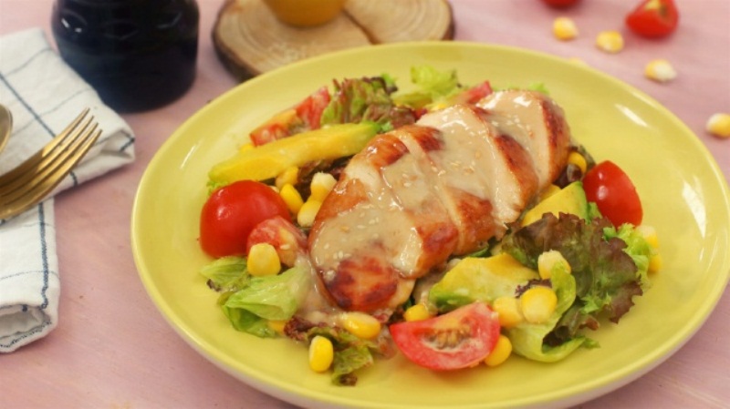 Sốt mè rang HELLMANN'S trộn salad, chấm rau củ.
