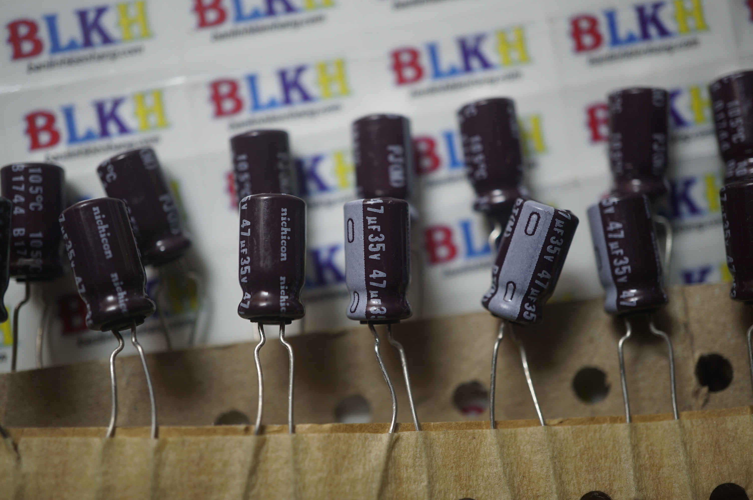 20 Tụ hóa Nhật Bản 35V 47uF 6*11 chính hãng Nichicon
