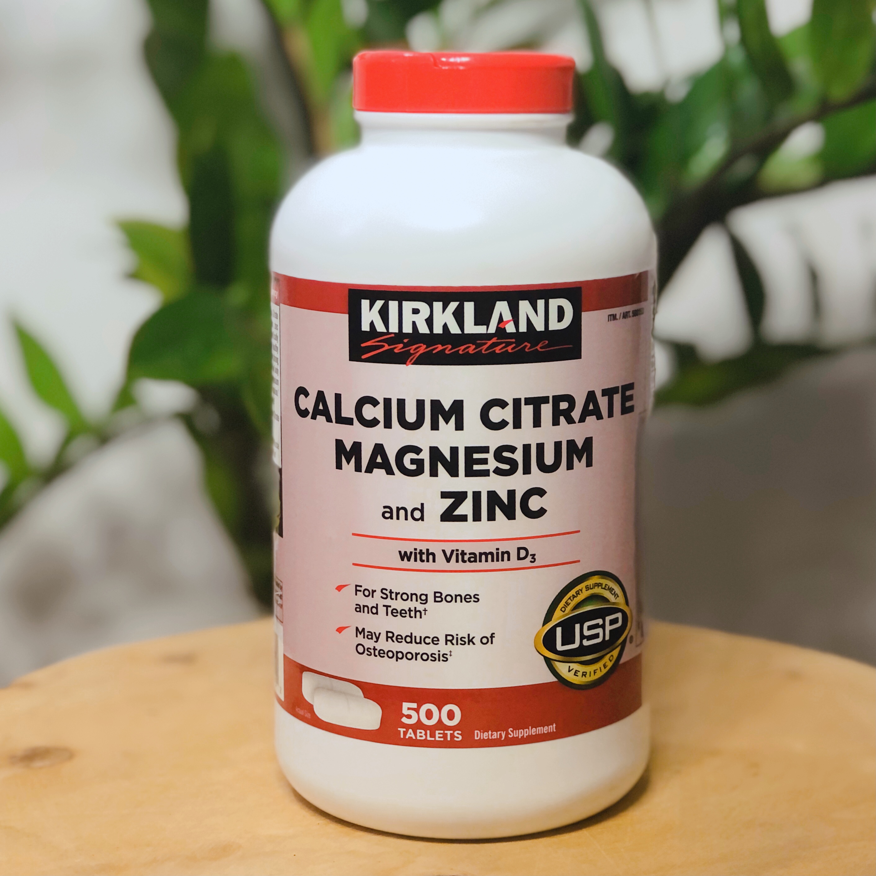 Viên Uống Chắc Xương Kirkland Calcium Citrate, Magnesium and Zinc With Vitamin D Hộp 500 Viên giúp bổ sung và tăng cường các vitamin và khoáng chất giúp xương chắc khỏe và
