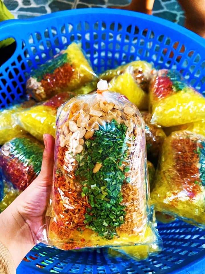 1 bịch bánh tráng trộn nhiều topping