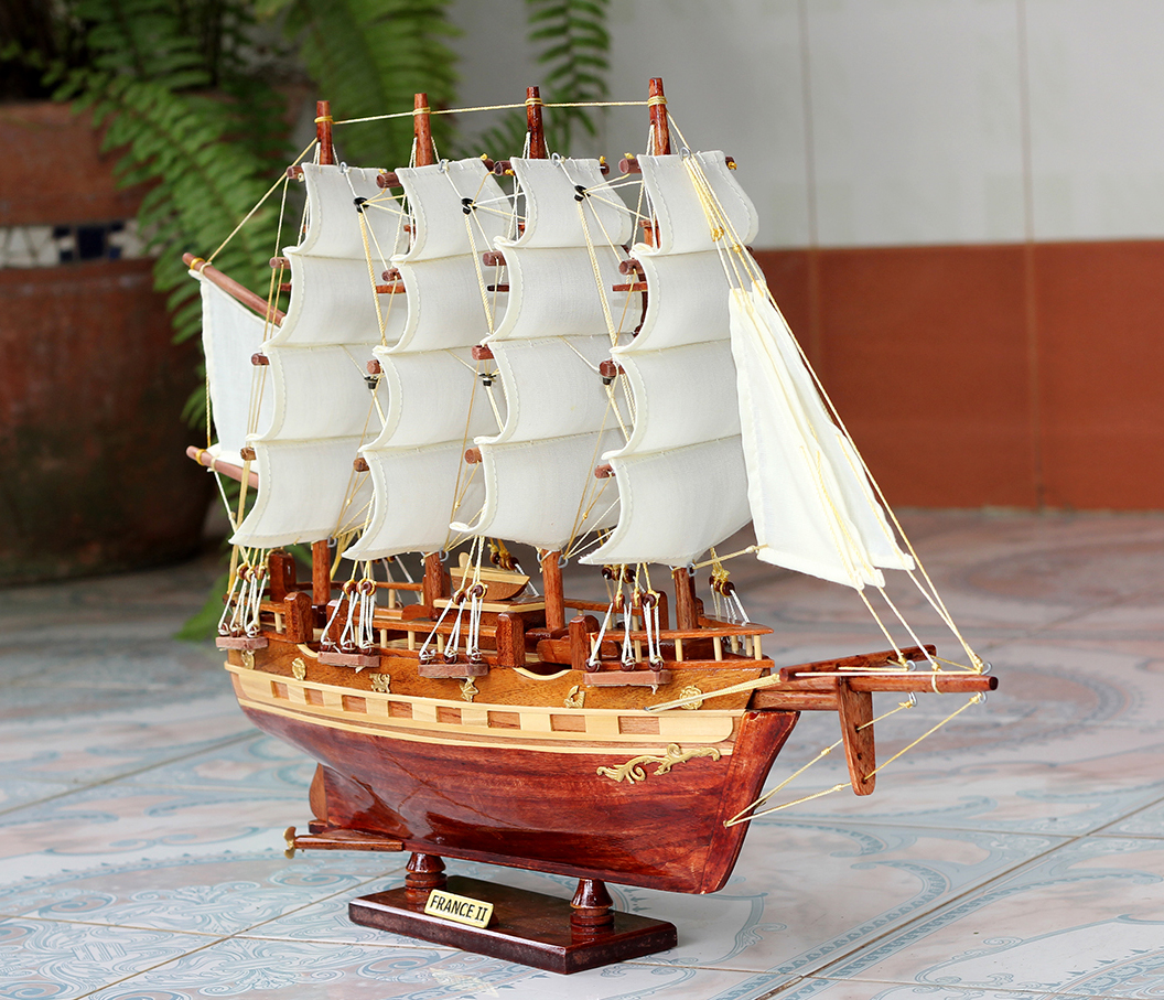 Thuyền buồm gỗ trang trí phong thủy France II dài 55cm