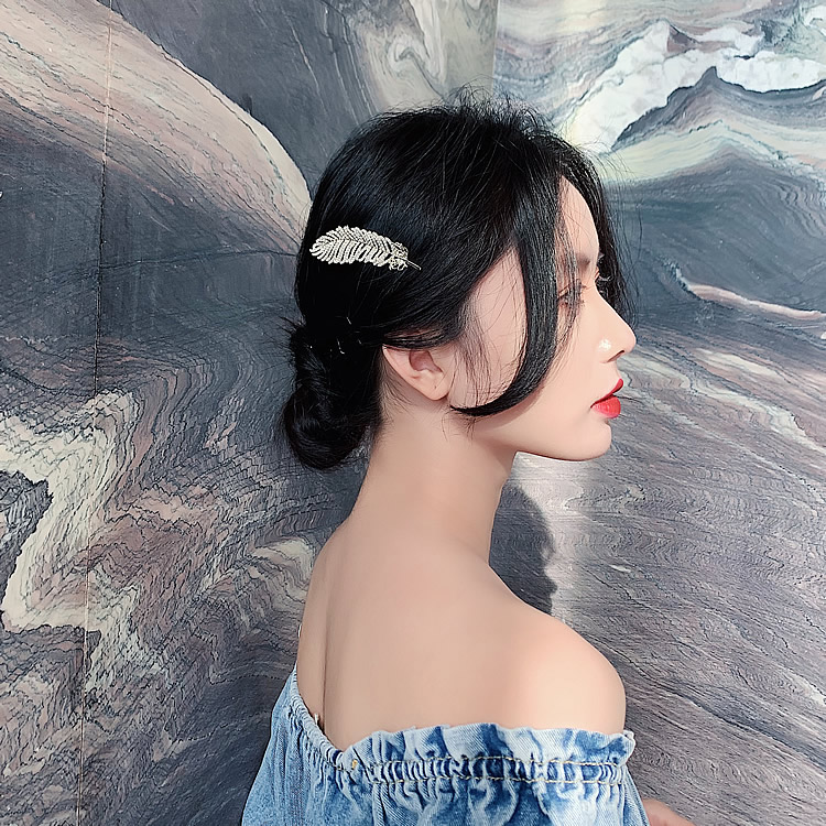 Kẹp tóc họa tiết lông vũ đính đá lấp lánh TOC09