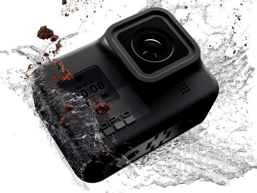 GoPro Hero 8 Black: Đến hẹn lại lên, GoPro Hero 8 Black đã quay trở lại với nhiều tính năng thông minh cải tiến. Với chất lượng hình ảnh tuyệt đẹp và khả năng chống rung ấn tượng, chiếc Action Cam này chắc chắn sẽ là người bạn đồng hành tuyệt vời cho những chuyến du lịch của bạn.