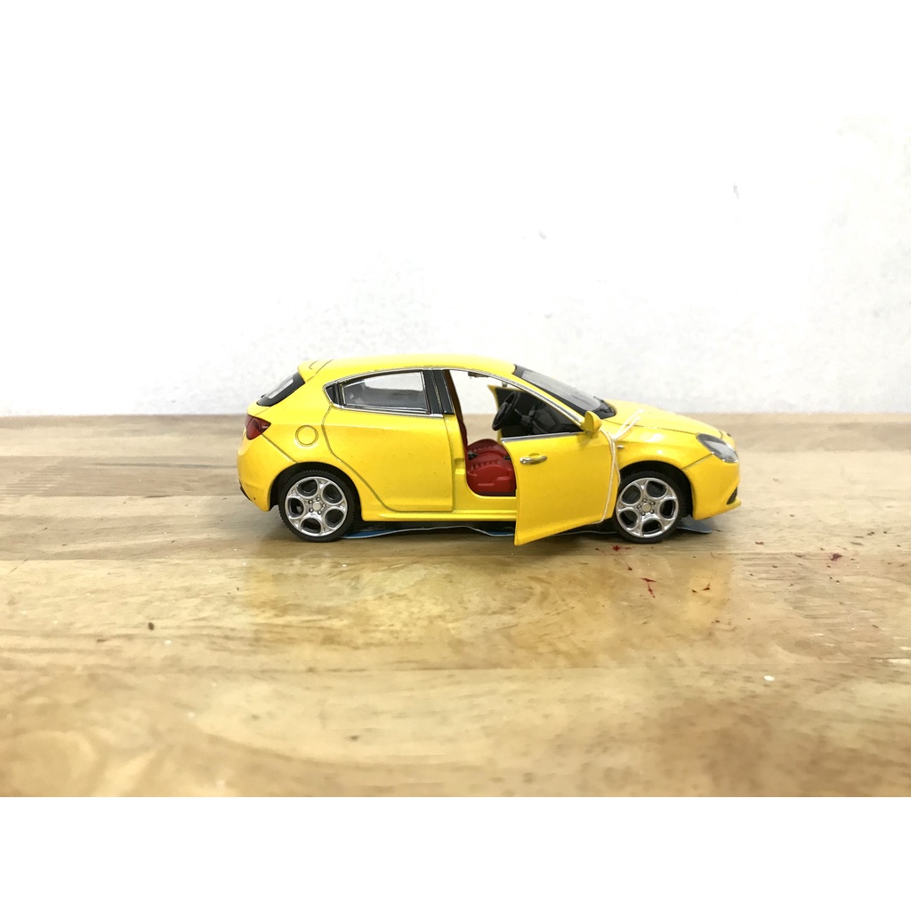 Mô hình xe Alfa Romeo Giulietta _ Tỷ lệ 1:32