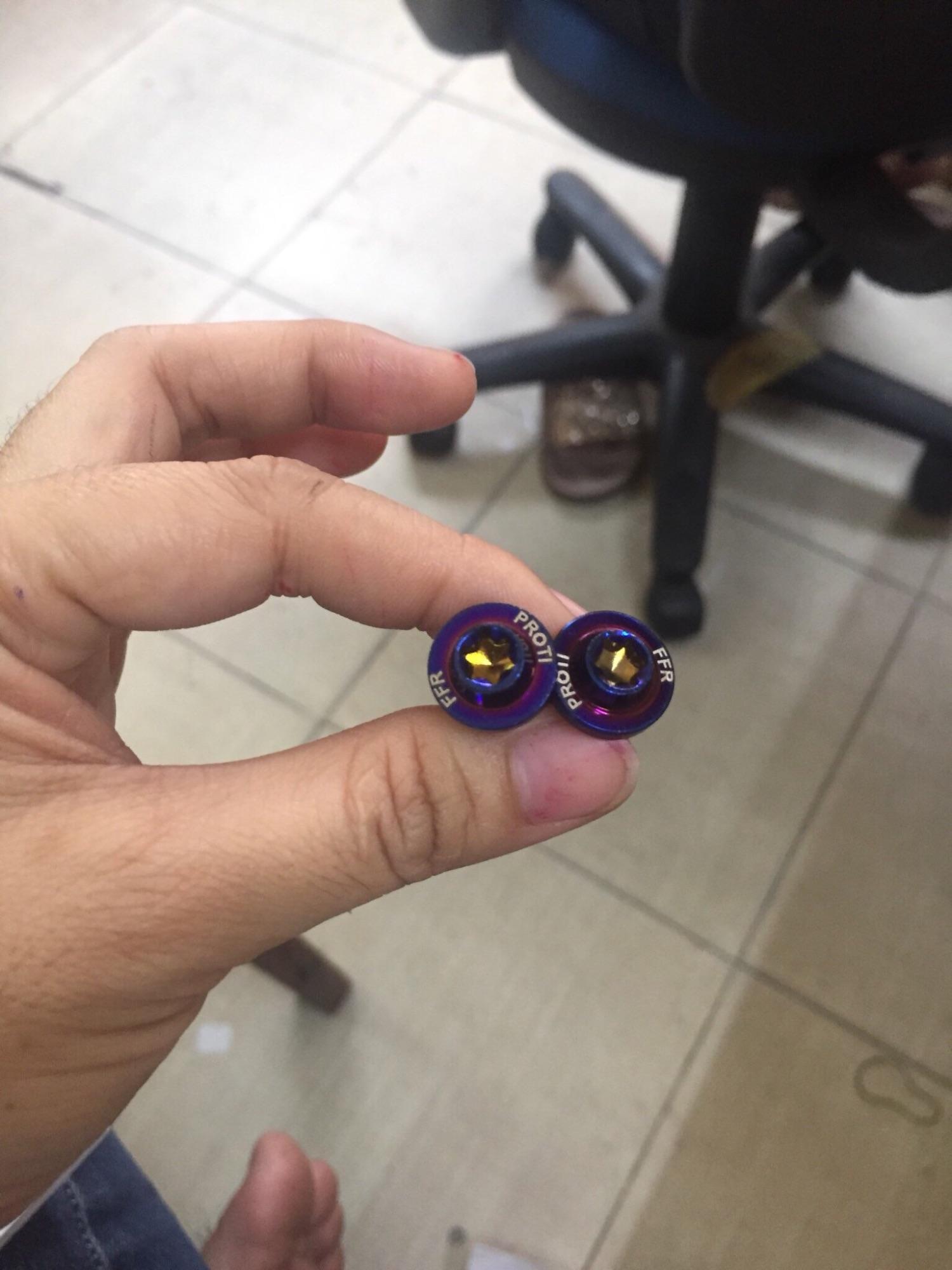 SET 5 CON ÓC ĐĨA YA TITAN ĐẦU PROTI