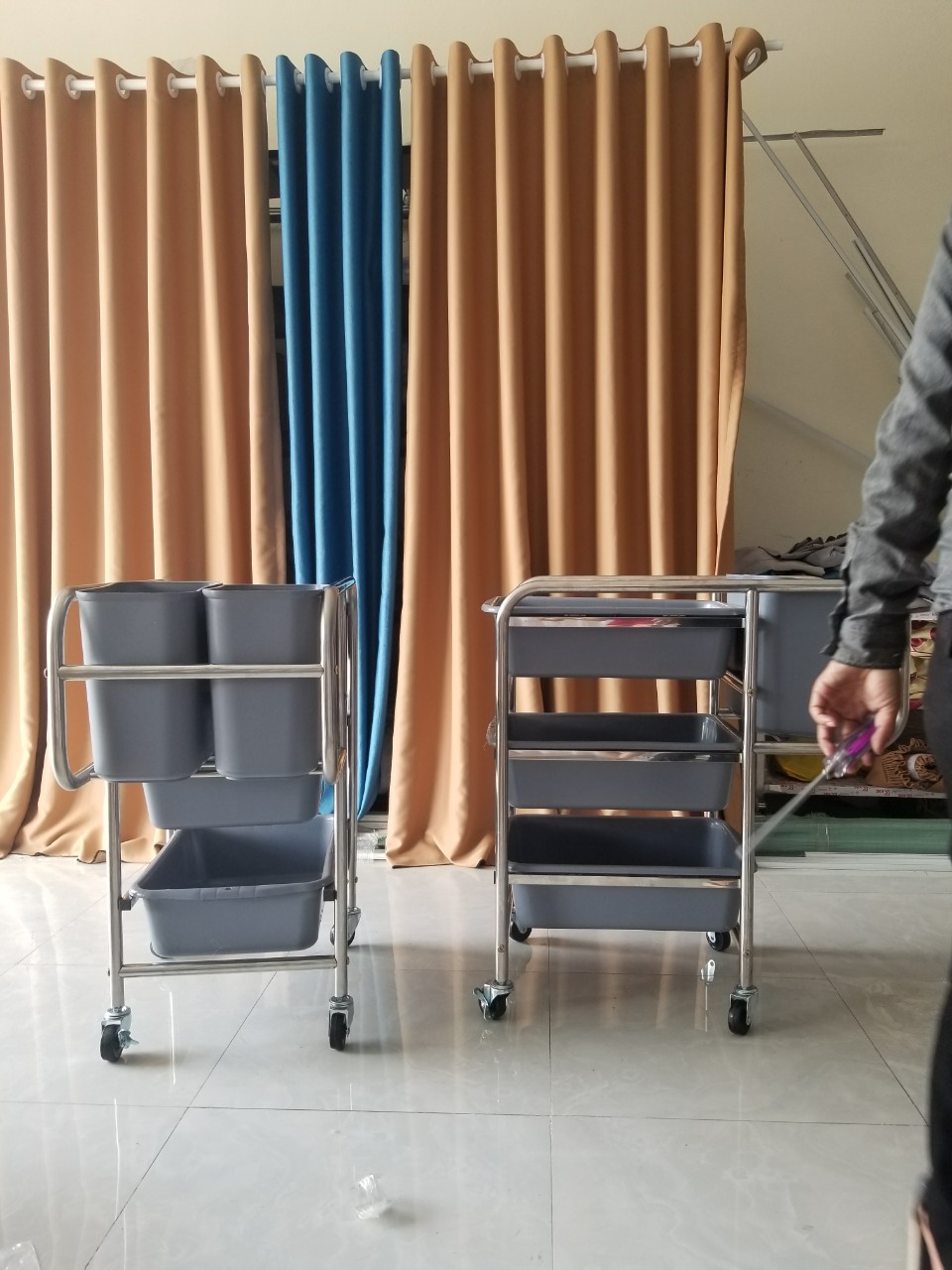Xe đẩy thu dọn thức ăn nhà hàng khách sạn