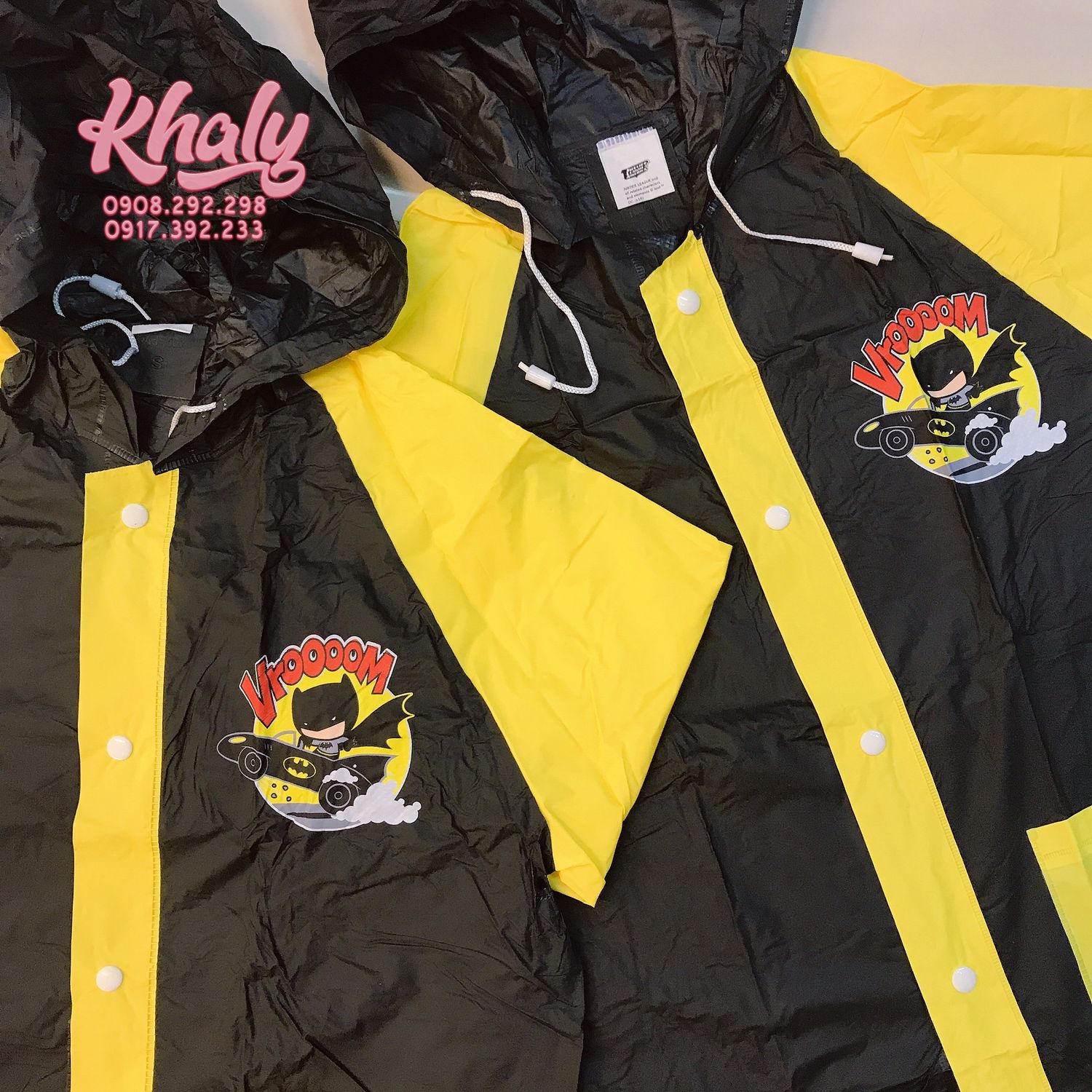 Áo mưa hình người dơi chibi màu đen viền vàng còn size (S,M) cho trẻ em, học sinh và các bé (Thái Lan) - 180PVCBATS149 , 180PVCBATM149