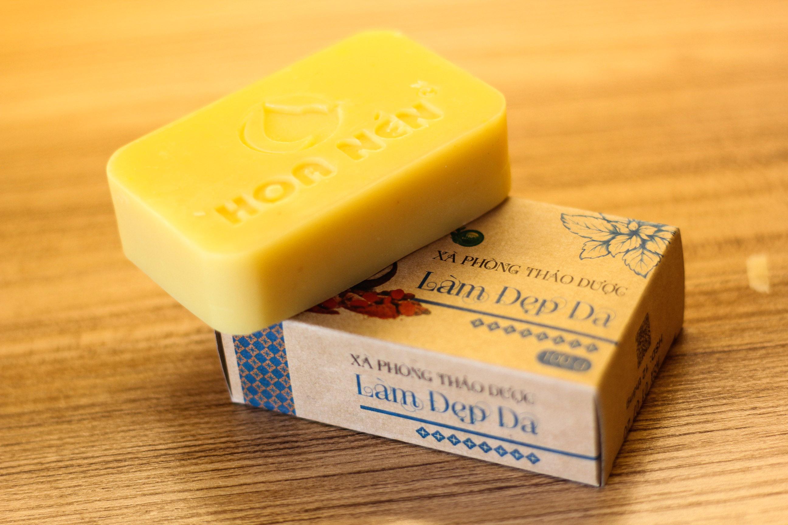 XÀ PHÒNG THẢO DƯỢC LÀM ĐẸP DA HOA NÉN 100G