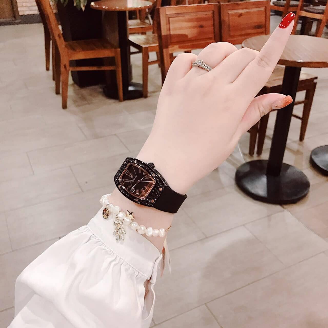Đồng Hồ Davena Nữ Dây Silicon Đen 30x38mm Black Authentic