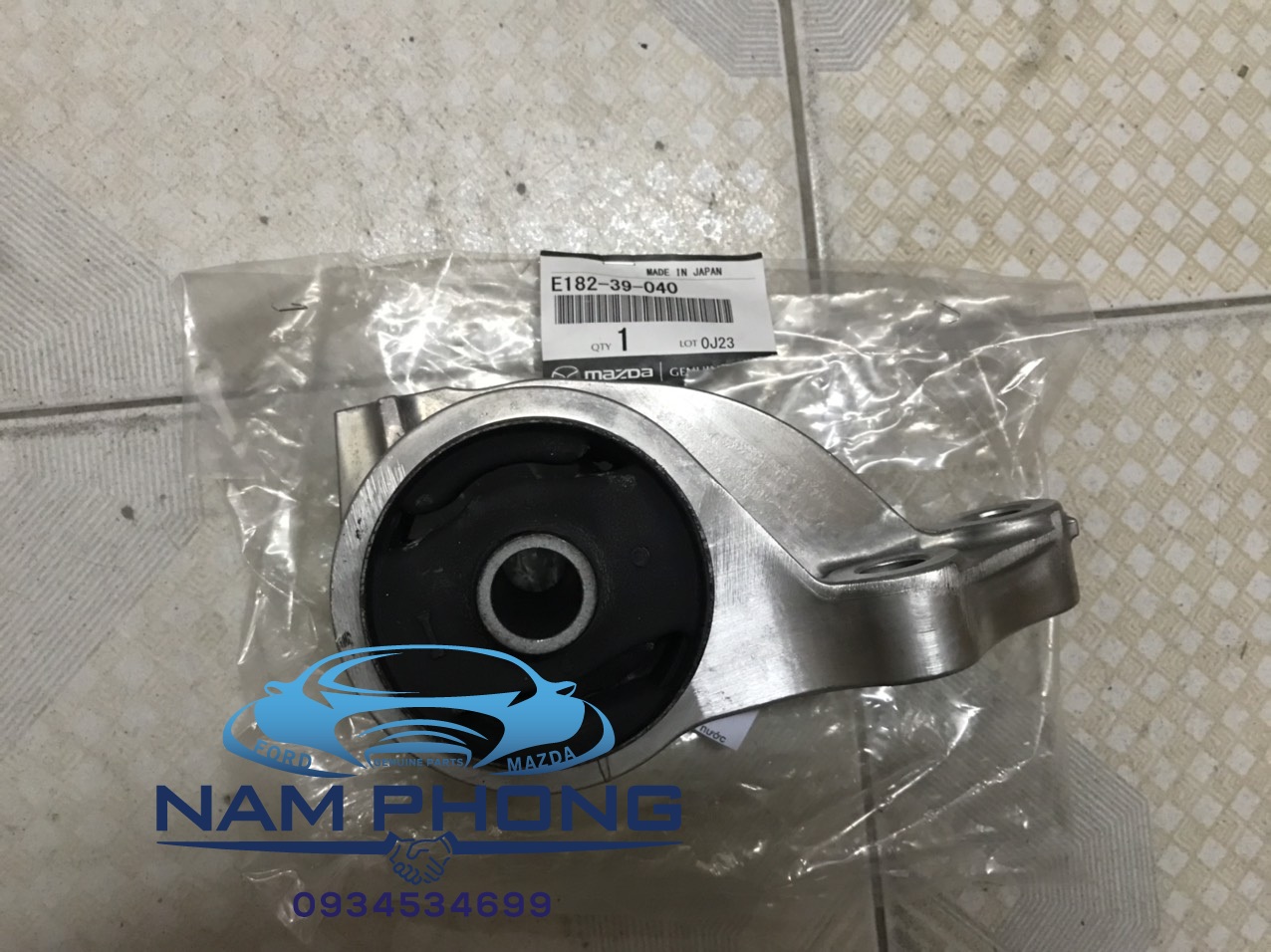 CHÂN MÁY SAU ESCAPE 2.3 4W (2 CẦU) XỊN E18239040