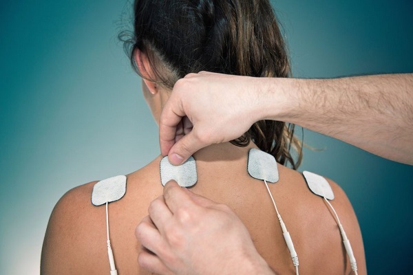 Máy massage trị liệu xung điện 4 miếng dán