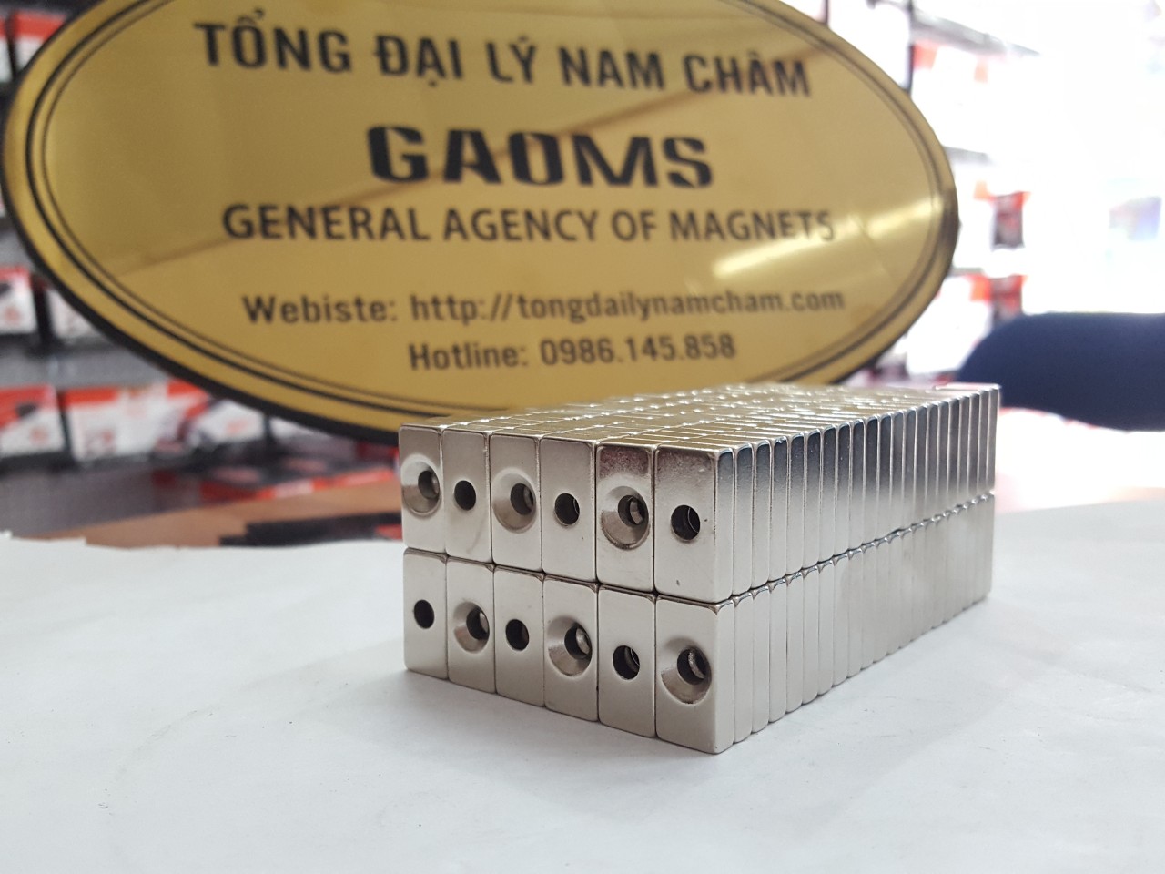 10 viên nam châm 20x10x5 lỗ vát 4mm