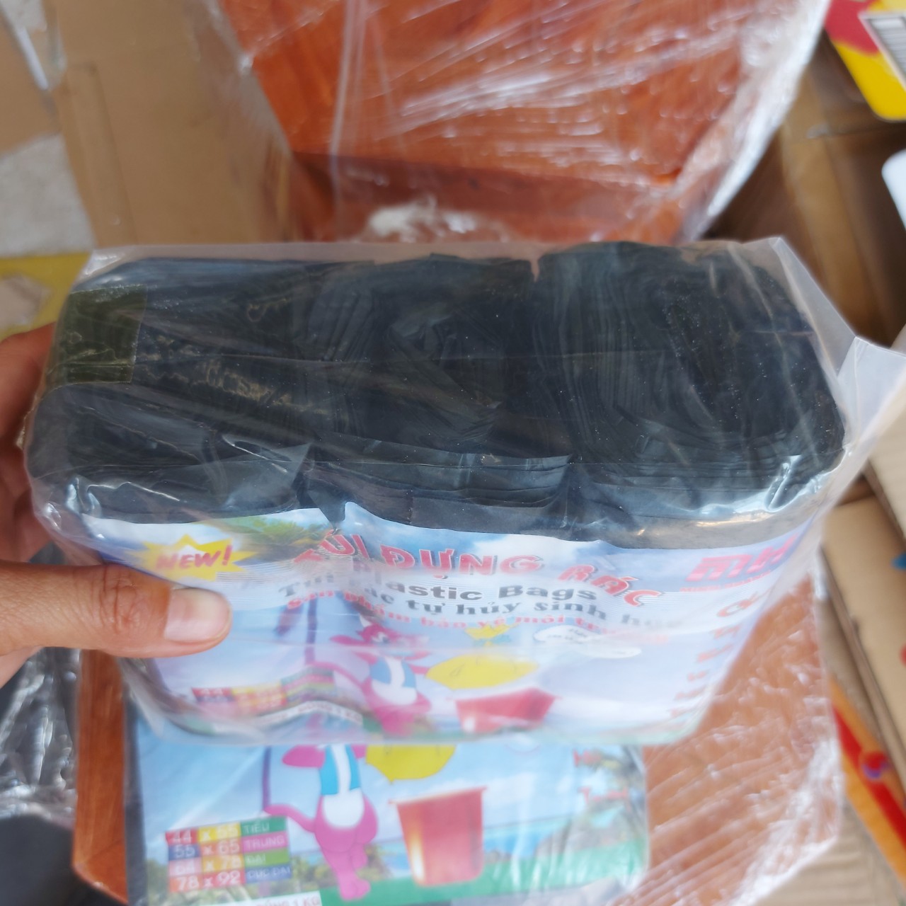 Túi đựng rác tự phân hủy màu đen đủ size (3 cuộn 1kg)