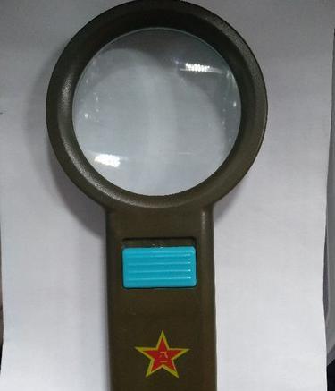 Kính lúp cầm tay 4x có đèn