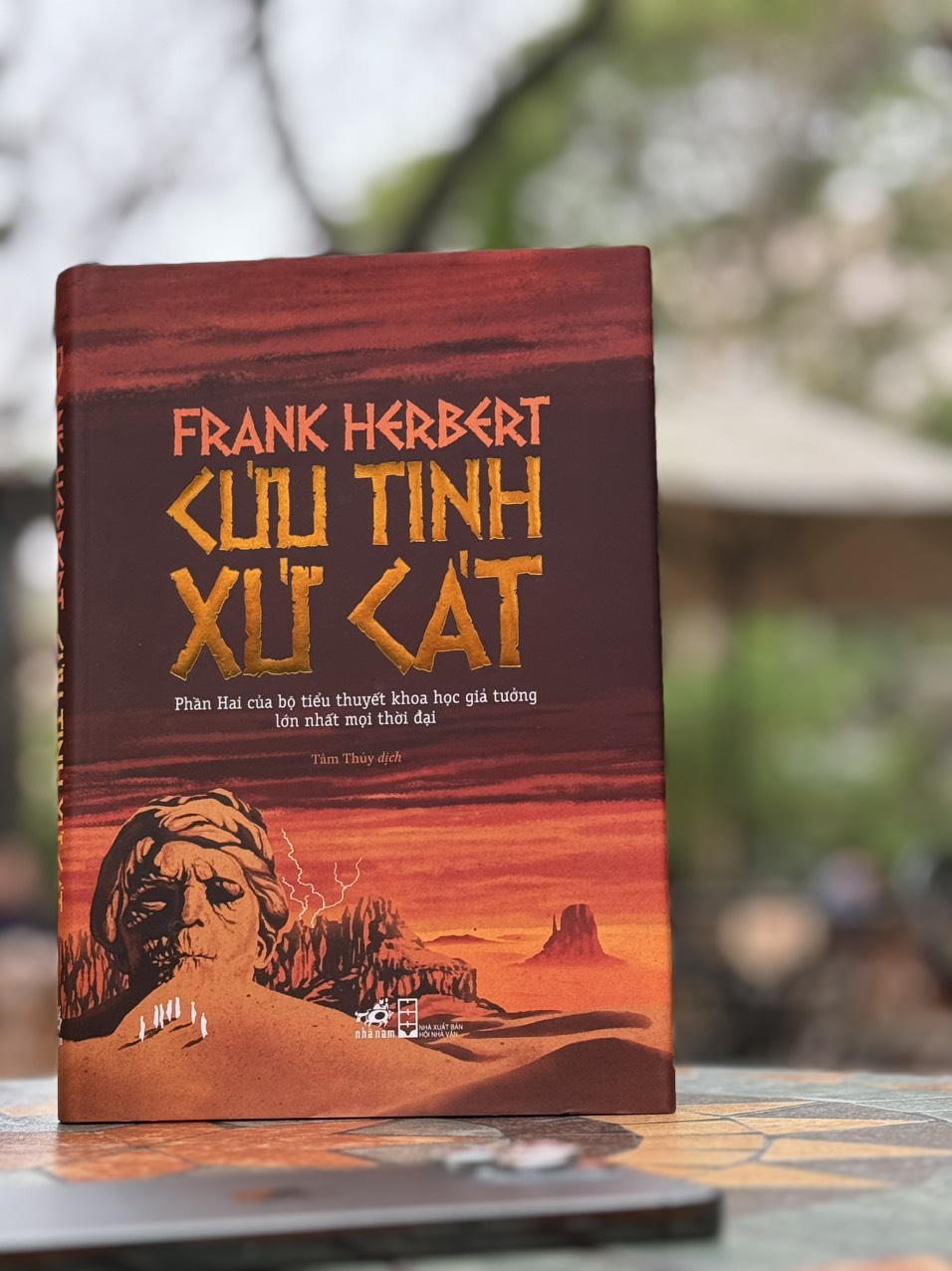 (Bìa cứng) (Phần hai của bộ tiểu thuyết khoa học giả tưởng lớn nhất mọi thời đại) CỨU TINH XỨ CÁT - Frank Herbert - Nhã Nam
