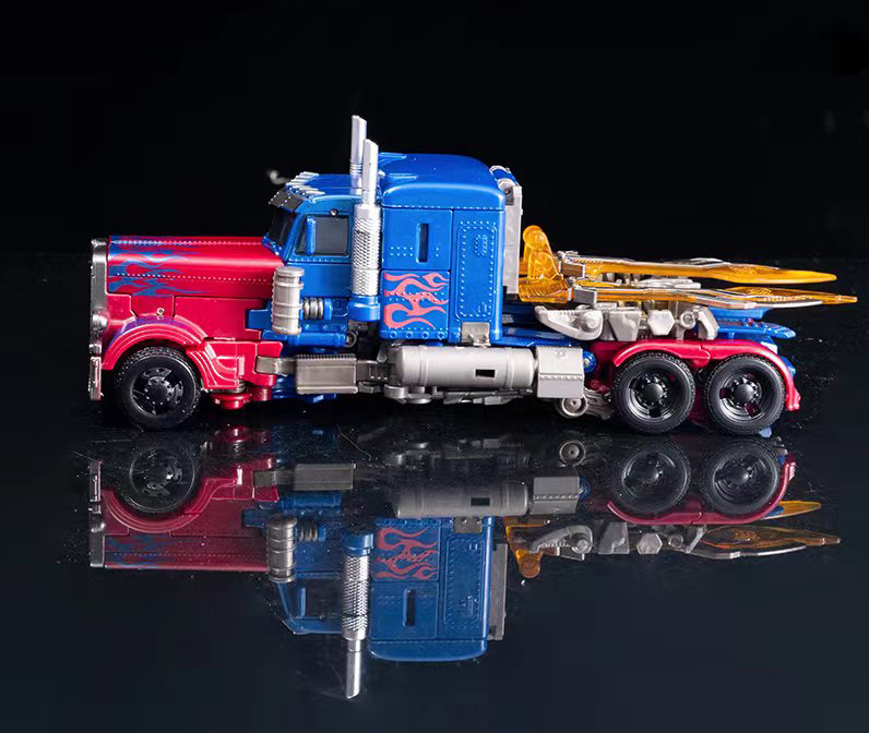 Mô Hình Optimus Prime Voyager Class KO SS05