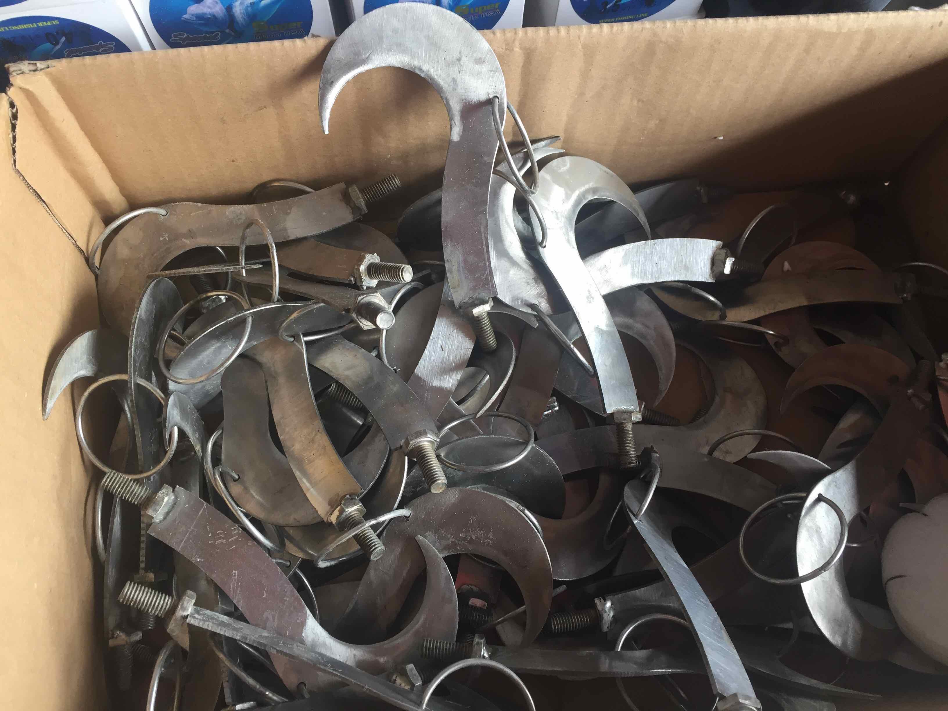 Móc Liềm có chân xoáy vào cán inox