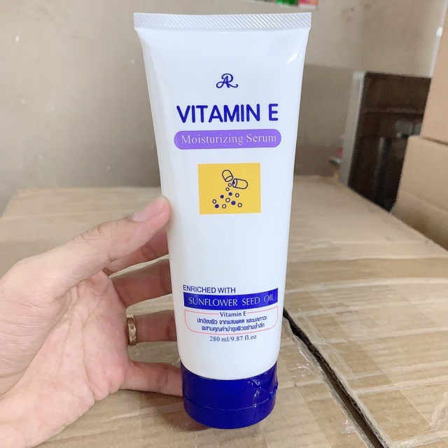 Tuýp Kem Dưỡng Body Vitamin E Thái Kem dưỡng ẩm Body VITAMIN E THÁI LAN dạng tuýp 280ml Cung cấp Vitamin E, bổ sung độ ẩm cho da Dưỡng da trắng hồng, mịn màng tự nhiên.