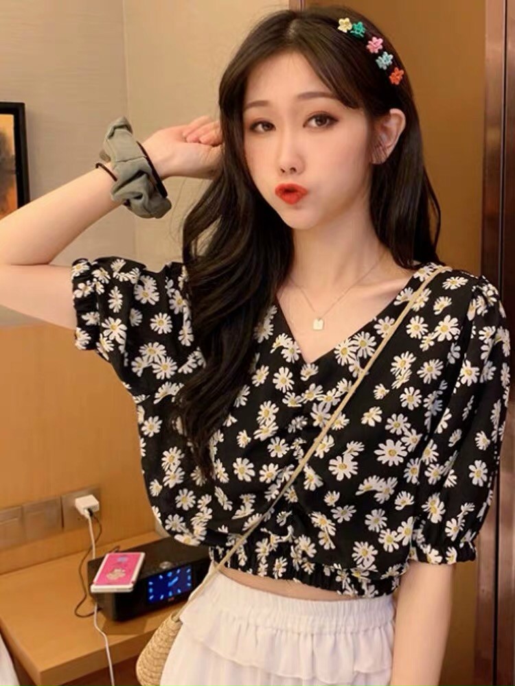 ÁO CROPTOP HOA CÚC CỔ ÁO KIỂU V CHẤT VẢI VOAN LỤA DÀY MỊN CỰC ĐẸP CỰC THOÁNG MÁT SGR