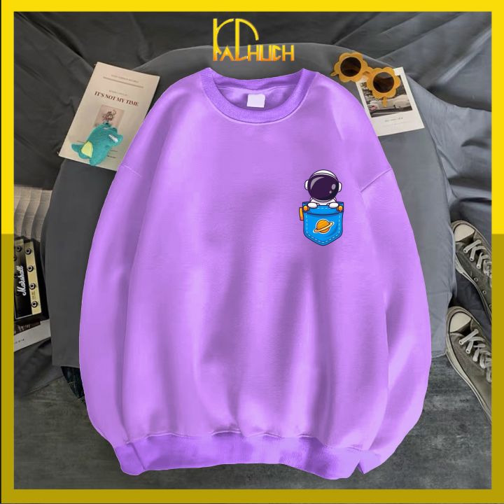 Áo sweater in logo phi hành gia bên ngực, vải nỉ