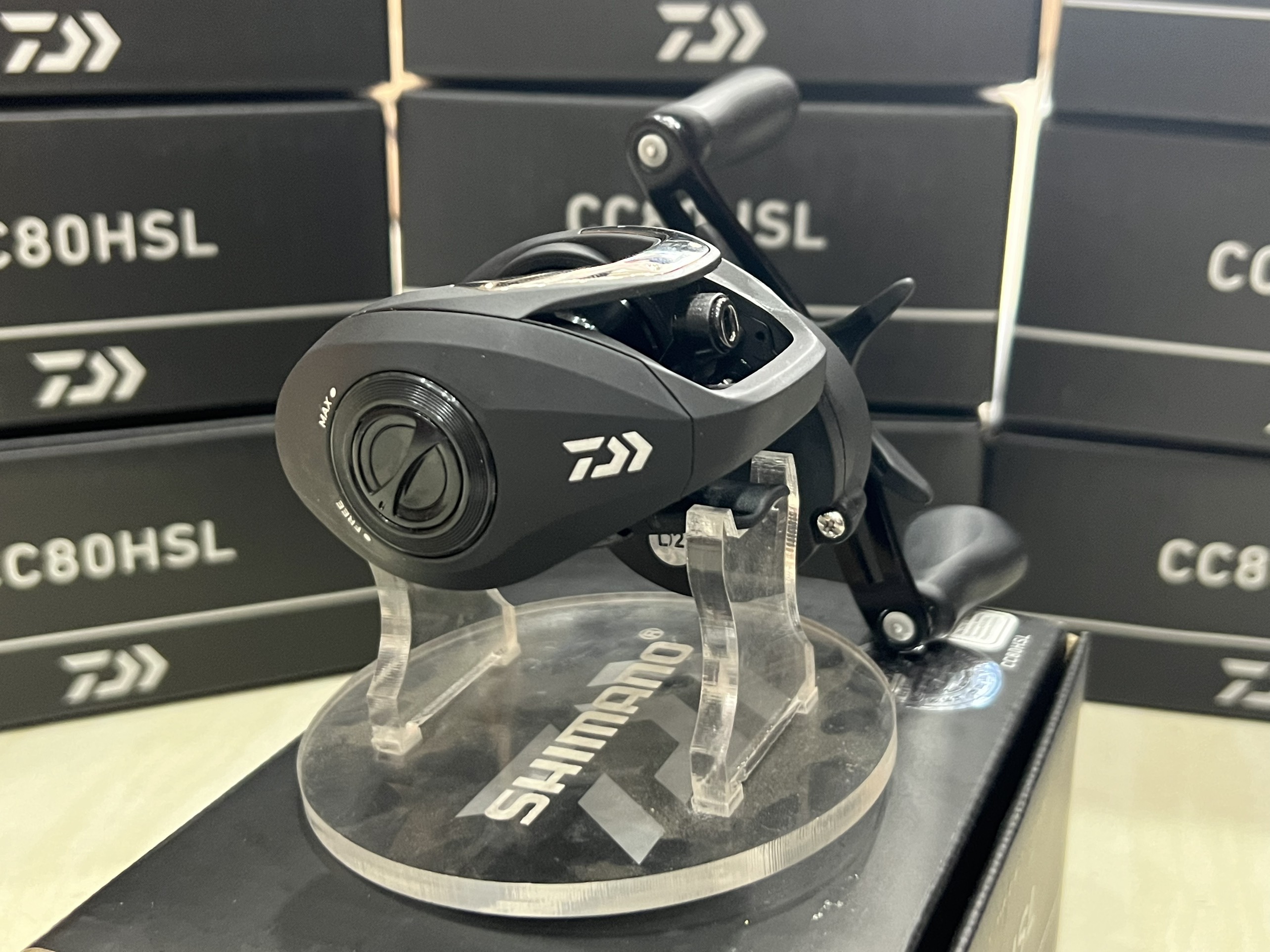 máy câu ngang Daiwa CC80 HSL