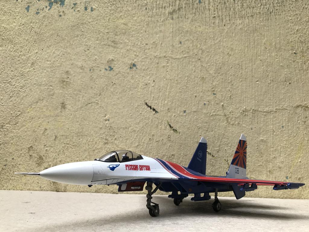 [HCM]Mô hình máy bay SU-27 1:72