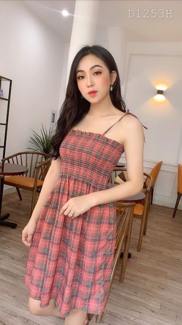 Đầm caro hai dây nhúng ngực bo eo dễ thương