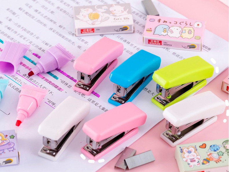Dập ghim mini màu sắc dễ thương (kèm 1 hộp ghim)