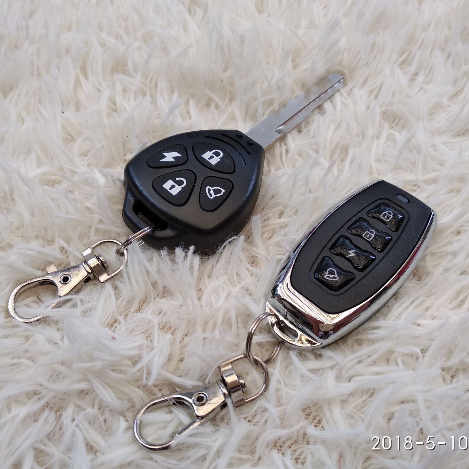 Khóa chống trộm xe máy 4 nút 1 chìa 1 remote TA-04F