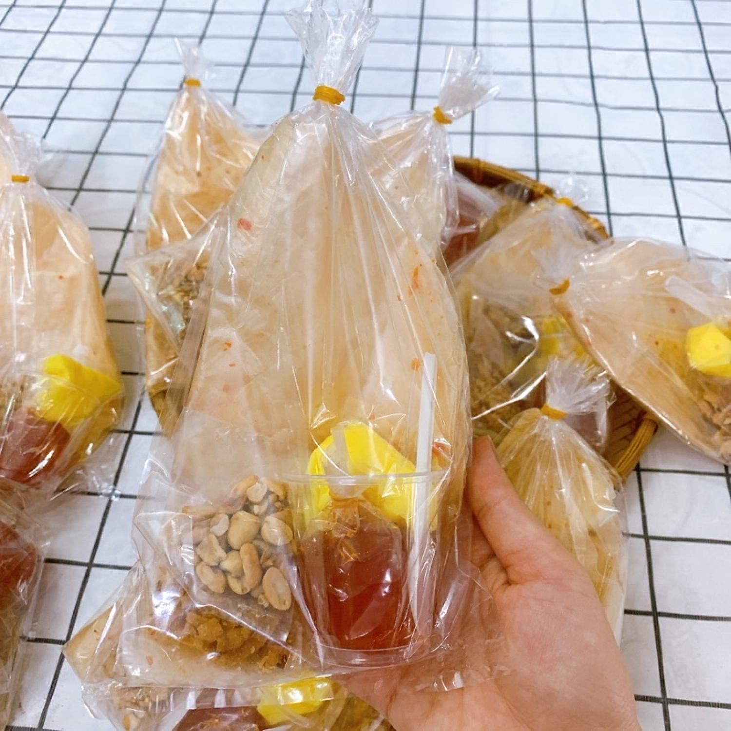 Bánh Tráng Chấm Bơ Me (dẻo ớt)