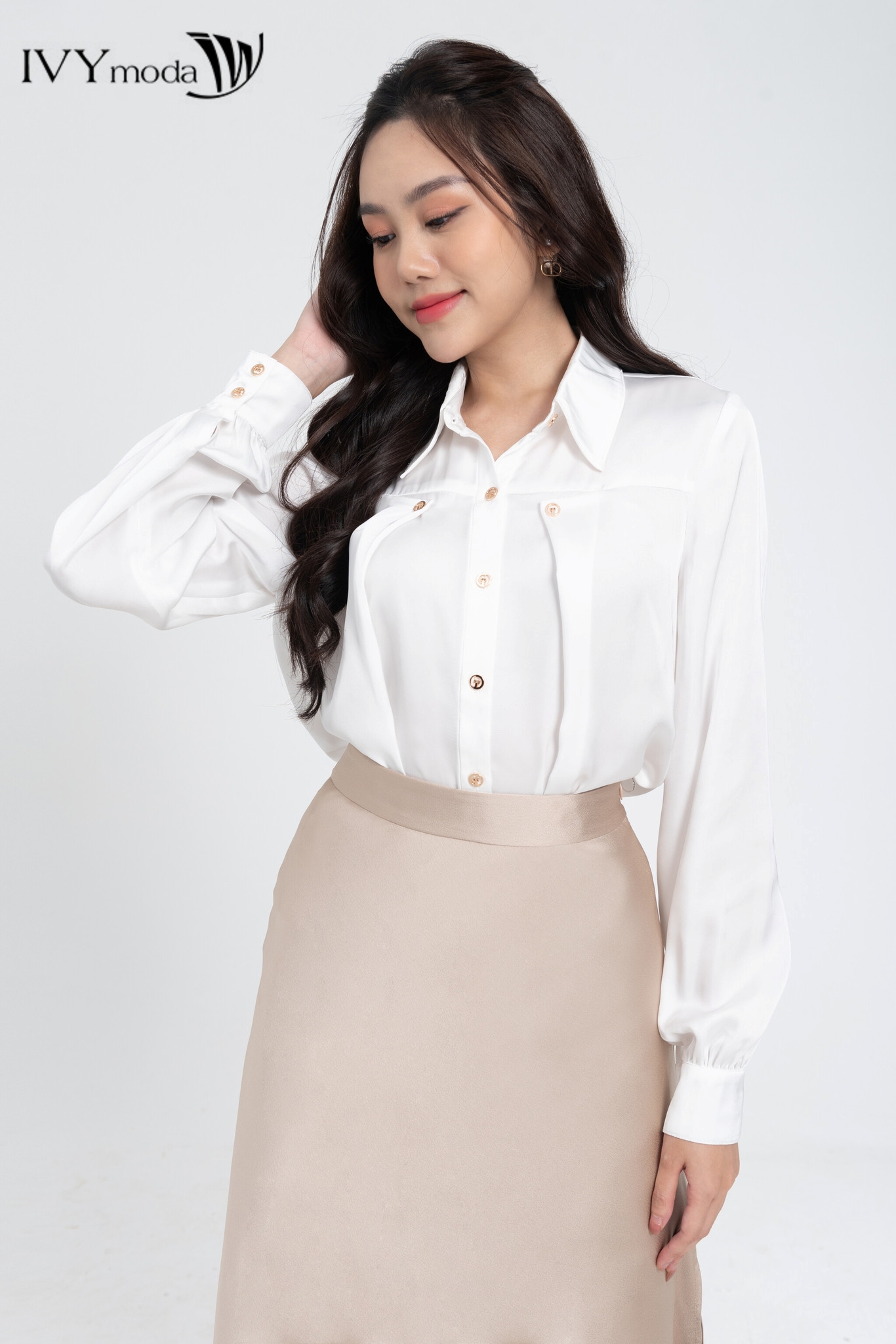 Áo sơ mi lụa tay hến IVY moda MS 17M7974