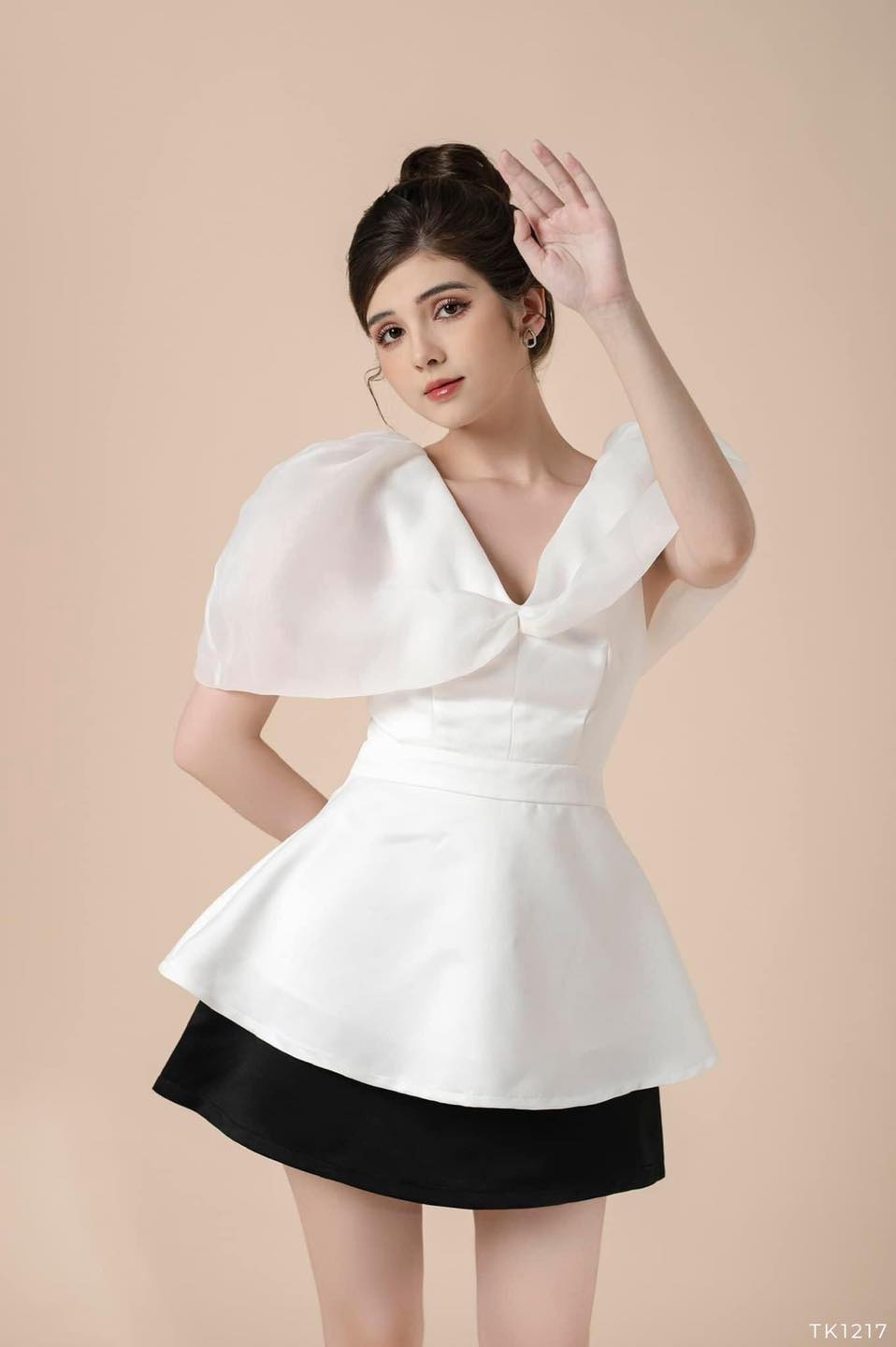 [Ảnh thật] Áo peplum cổ V phối oganza tay phồng