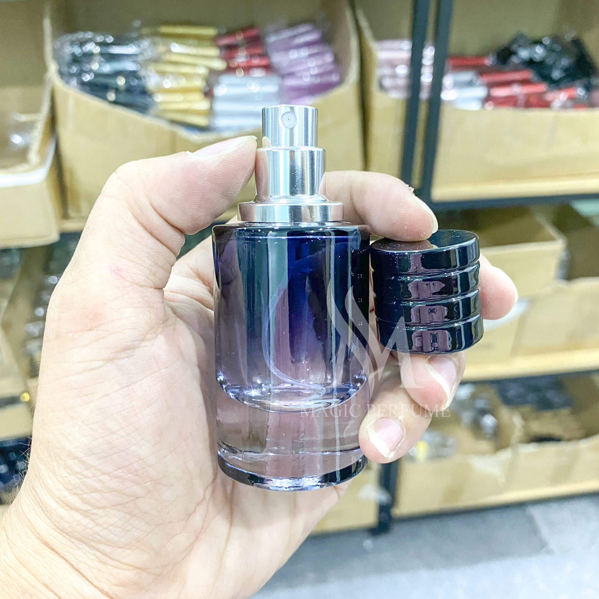 Chai lọ chiết nước hoa thủy tinh cao cấp 30ml dạng phun sương, kiểu chai Sauvage dạng xịt phun sương dung tích 30ml 50ml và 100ml