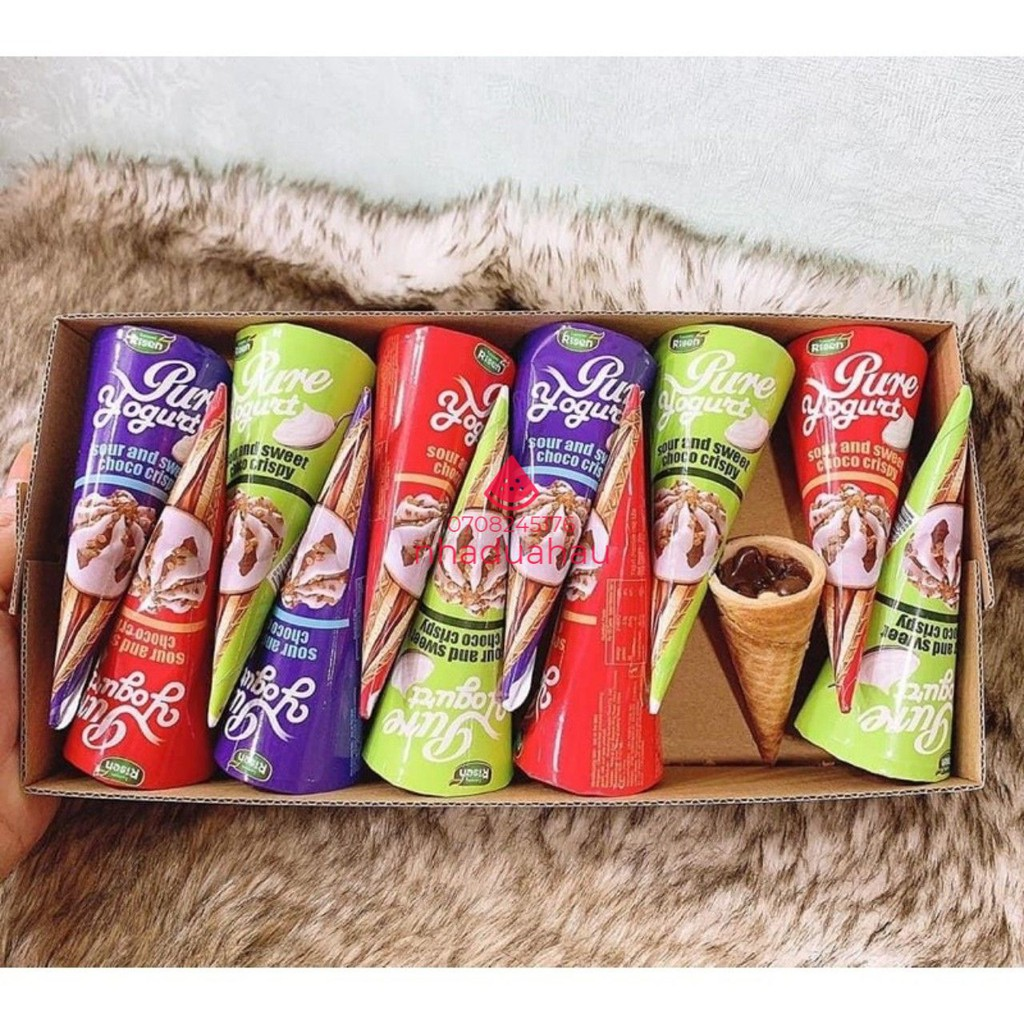 Hộp 12 cây Bánh Ốc Quế Nhân Socola Hiệu Risen