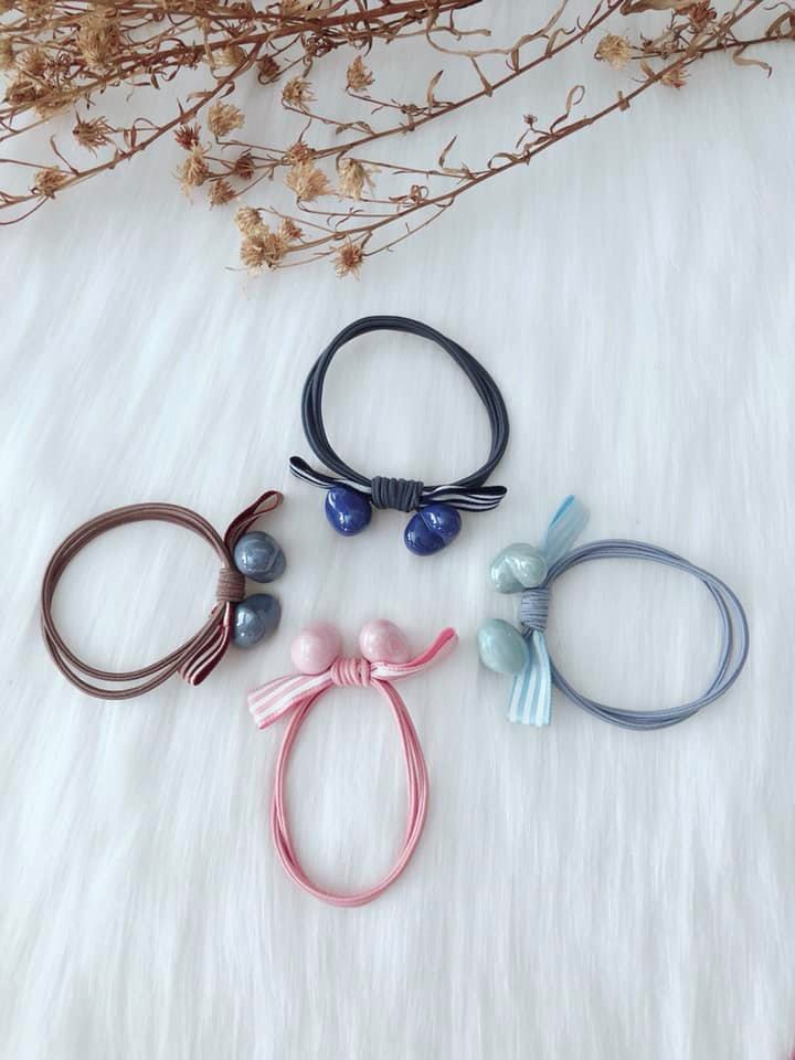 Set 2 chiếc cột tóc nơ tim xinh xắn, mẫu y hình, giao màu ngẫu nhiên.