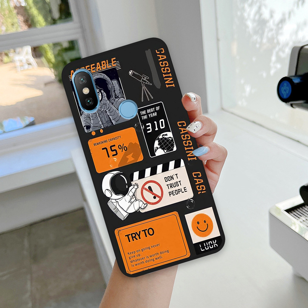 Ốp lưng Xiaomi Redmi Note 5 / Redmi Note 6 Pro hình vũ trụ, phi hành gia astronaut độc đáo