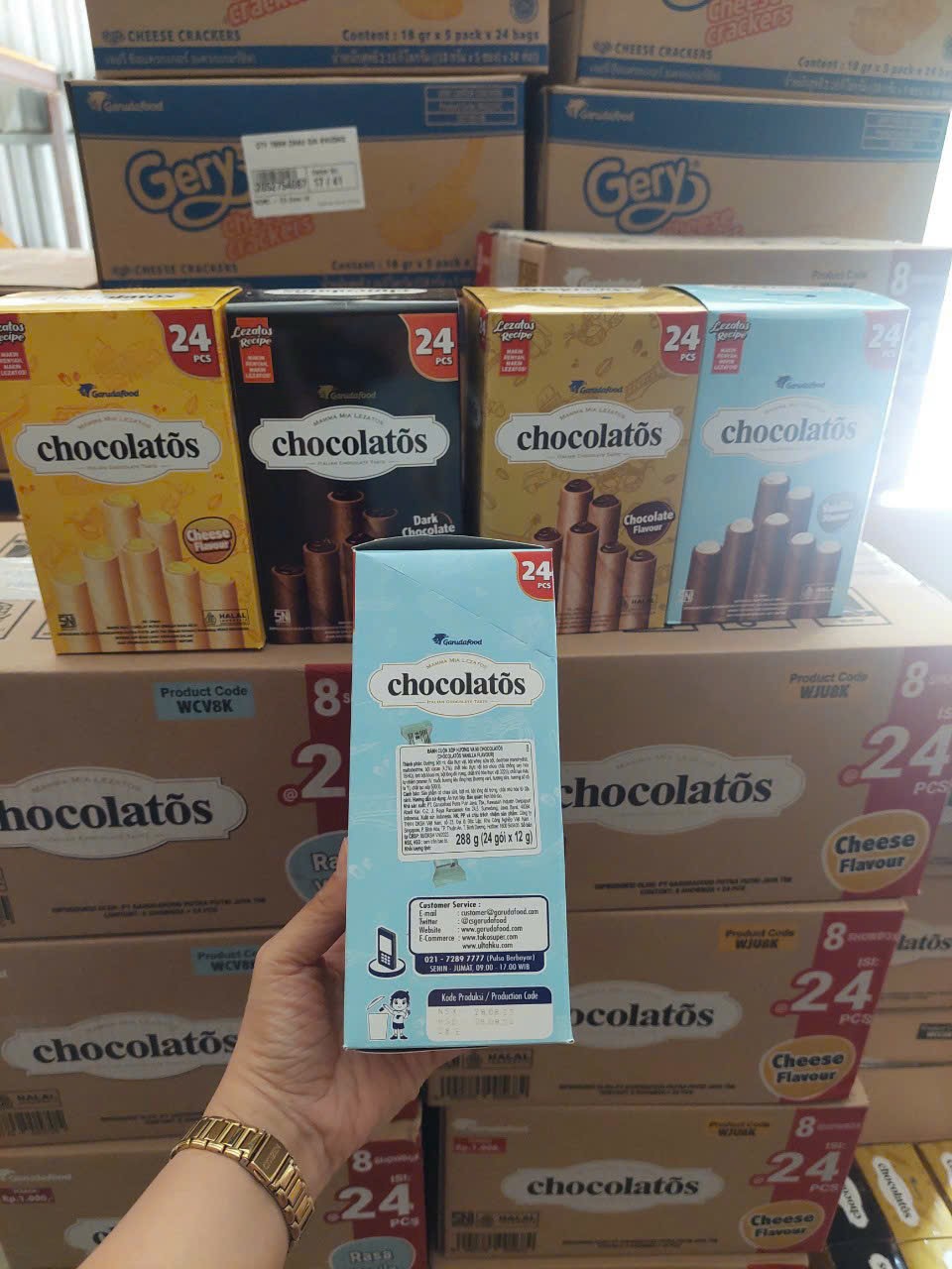 Bánh Cuộn Xốp Chocolatos Nhân Vani 288g