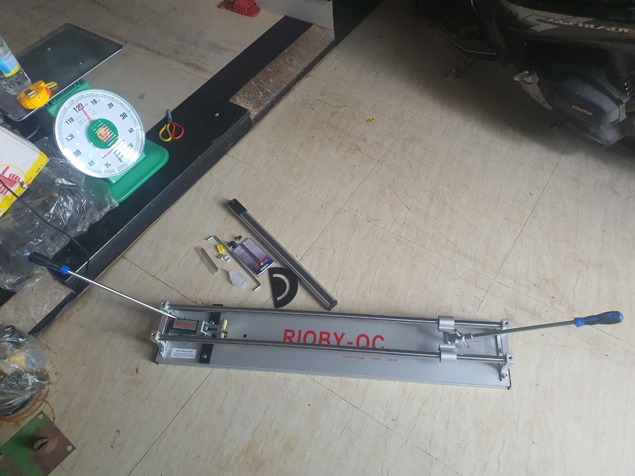 Bàn Cắt Gạch Ryobi QC-800