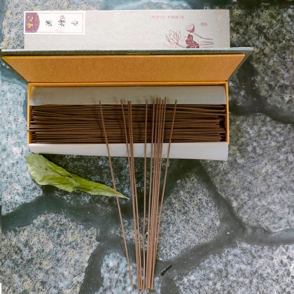 Nhang cây Không tăm 180 nén/hộp(Đàn Hương,Trầm Hương Thanh Châu)